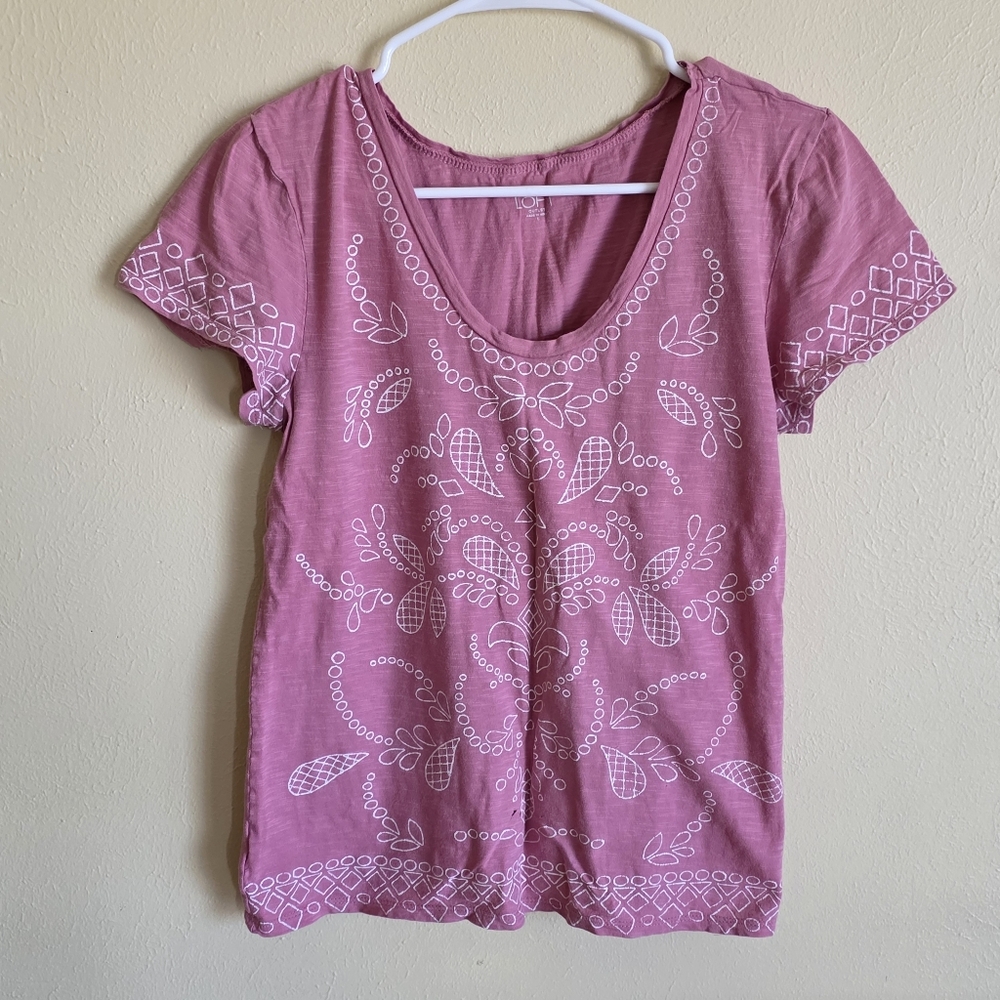 Loft Graphic Embroidered Design Short Sleeve Tee Scoop Neck Feminine